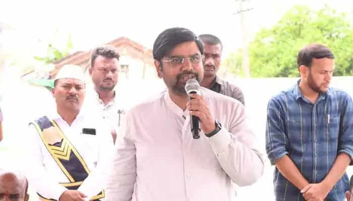 ప్రభుత్వ నిబంధనల ప్రకారం భూ సర్వే : కలెక్టర్ కుమార్ దీపక్ ప్రభుత్వ నిబంధనల ప్రకారం భూ సర్వే : కలెక్టర్ కుమార్ దీపక్