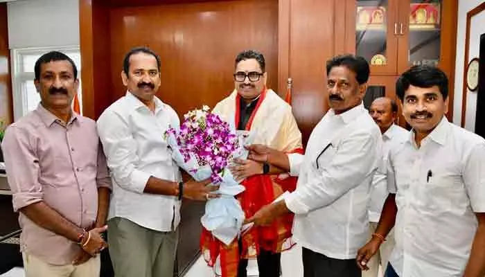 హెల్త్ స్కీంను వెంటనే అమల్లోకి తేవాలి: ఎమ్మెల్సీ పింగిళి శ్రీపాల్ రెడ్డి హెల్త్ స్కీంను వెంటనే అమల్లోకి తేవాలి: ఎమ్మెల్సీ పింగిళి శ్రీపాల్ రెడ్డి