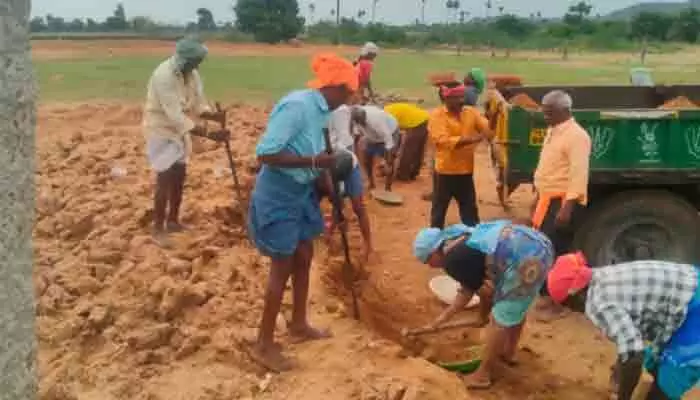 దిశ కథనంతో గ్రామానికి మేలు దిశ కథనంతో గ్రామానికి మేలు