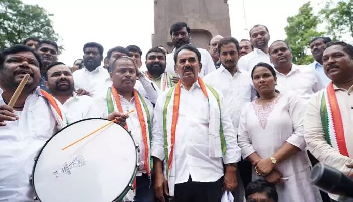 అప్పులు చేయలేదని కేసీఆర్ చెప్పాలి : మంత్రి జూపల్లి కృష్ణారావు అప్పులు చేయలేదని కేసీఆర్ చెప్పాలి : మంత్రి జూపల్లి కృష్ణారావు