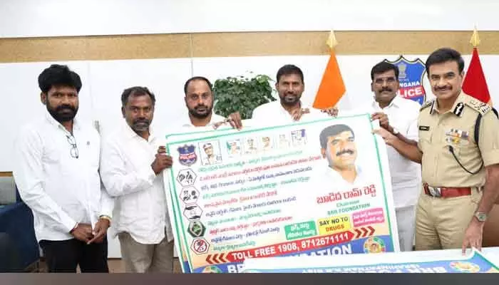 డ్రగ్స్, మద్యం మత్తులో డ్రైవింగ్కు చెక్.. డీజీపీకి బీఆర్ఆర్ ఫౌండేషన్ వినతి డ్రగ్స్, మద్యం మత్తులో డ్రైవింగ్కు చెక్.. డీజీపీకి బీఆర్ఆర్ ఫౌండేషన్ వినతి