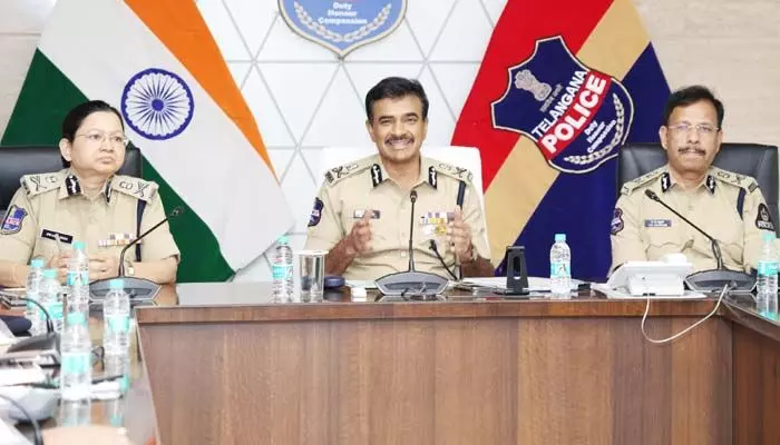 నాలుగు కమిషనరేట్లకు కొత్త హద్దులు.. సీవీ ఆనంద్ కీలక నిర్ణయం నాలుగు కమిషనరేట్లకు కొత్త హద్దులు.. సీవీ ఆనంద్ కీలక నిర్ణయం