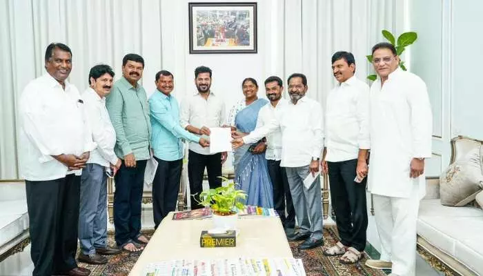 ఏజెన్సీ ప్రాంతాల అభివృద్ధిపై ముఖ్యమంత్రికి గిరిజన ఎమ్మెల్యేల వినతి ఏజెన్సీ ప్రాంతాల అభివృద్ధిపై ముఖ్యమంత్రికి గిరిజన ఎమ్మెల్యేల వినతి