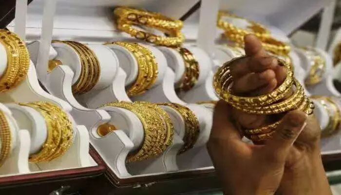 Gold: మళ్లీ పరుగులు పెట్టిన బంగారం Gold: మళ్లీ పరుగులు పెట్టిన బంగారం
