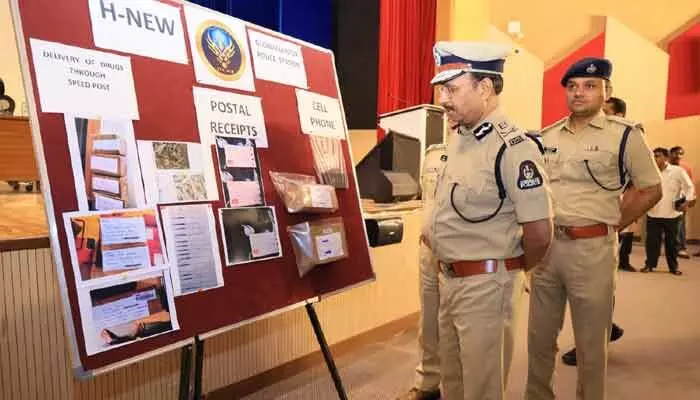 ఫ్లవర్ కావాలని వాట్సాప్ చేస్తే 48 గంటల్లో గంజాయి మీ ఇంటికే..! ఫ్లవర్ కావాలని వాట్సాప్ చేస్తే 48 గంటల్లో గంజాయి మీ ఇంటికే..!