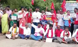 బస్సులు ఆగక ఇబ్బందులు.. రహీంఖాన్‌పేటలో ఆందోళన