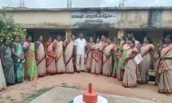 ఎన్నికల విధుల్లో జోక్యం.. సర్పంచ్పై చర్యలు కోరిన బీఎల్వోలు ఎన్నికల విధుల్లో జోక్యం.. సర్పంచ్పై చర్యలు కోరిన బీఎల్వోలు