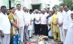 ప్రతి డివిజన్కు రూ.10 కోట్లకు పైగా నిధులు కేటాయించాం: ఎమ్మెల్యే ప్రతి డివిజన్కు రూ.10 కోట్లకు పైగా నిధులు కేటాయించాం: ఎమ్మెల్యే