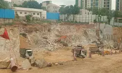 వామ్మో.. బ్లాస్టింగ్ భయం!