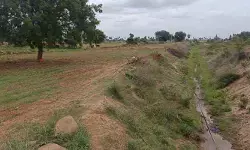 సంగంబండ కాలువ రహదారి కబ్జా.. సంగంబండ కాలువ రహదారి కబ్జా..