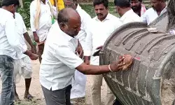 పురాతన రోడ్డు పనులకు మంత్రి వాకిటి శ్రీహరి సోదరుడు భూమి పూజ.. పురాతన రోడ్డు పనులకు మంత్రి వాకిటి శ్రీహరి సోదరుడు భూమి పూజ..