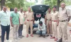 సారా తయారీకి పట్టిక అక్రమ రవాణా.. 100 కిలోల పట్టిక స్వాధీనం సారా తయారీకి పట్టిక అక్రమ రవాణా.. 100 కిలోల పట్టిక స్వాధీనం