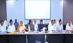 జిల్లా అభివృద్ధి సమావేశానికి పాత గణాంకాలతో అధికారులు