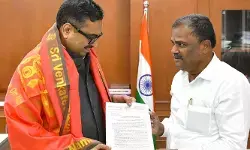 ఉపాధ్యాయుల సమస్యలను తక్షణమే పరిష్కరించాలి : సీఎస్ కు ఎమ్మెల్సీ మల్క కొమరయ్య వినతి