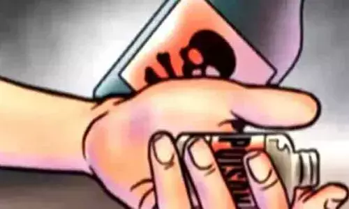 గొల్లపాడులో కలకలం.. ఐపీ బాధితుల ఆత్మహత్యాయత్నం
