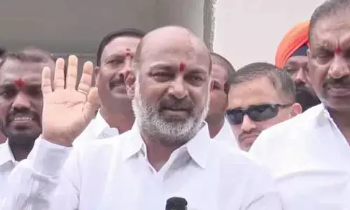 కాంగ్రెస్, BRS మధ్య బిగ్‌బాస్ షో నడుస్తోంది.. కేంద్ర మంత్రి బండి సంజయ్