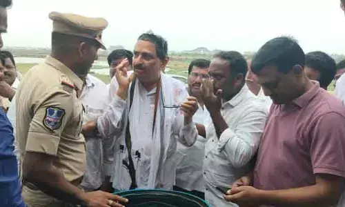 వరంగల్ భద్రకాళి ఆలయం వద్ద తీవ్ర ఉద్రిక్తత