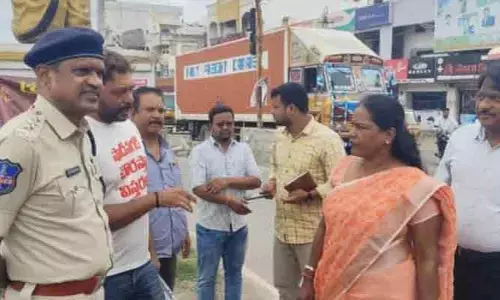 షాద్‌నగర్ పట్టణ ప్రధాన చౌరస్తా విస్తరణకు కసరత్తు పూర్తి: ఆర్డీవో సరిత