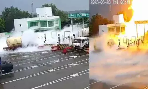 టోల్ ప్లాజా వద్ద పేలిన LPG ట్యాంకర్.. ఐదుగురు దుర్మరణం : వీడియో వైరల్