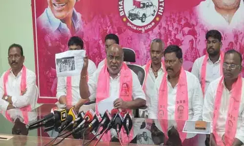 ఎయిర్‌పోర్ట్ భూములపై రగడ..!