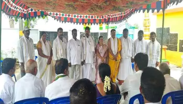 శ్రీ చెన్నకేశవస్వామి ఆలయ నూతన కమిటీ ప్రమాణ స్వీకారం శ్రీ చెన్నకేశవస్వామి ఆలయ నూతన కమిటీ ప్రమాణ స్వీకారం