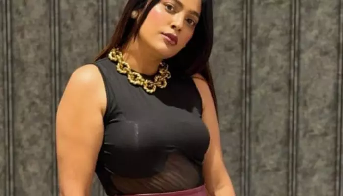 పొట్టి టైట్ డ్రెస్లో గ్లామర్ ట్రీట్ ఇచ్చిన నందిత శ్వేత పొట్టి టైట్ డ్రెస్లో గ్లామర్ ట్రీట్ ఇచ్చిన నందిత శ్వేత