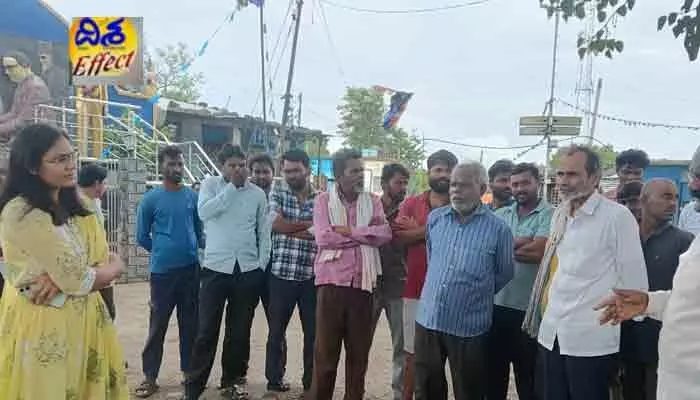 ‘దిశ’ కథనానికి స్పందన.. సరిహద్దు వివాదాస్పద గ్రామాలను సందర్శించిన ఆర్డీవో ‘దిశ’ కథనానికి స్పందన.. సరిహద్దు వివాదాస్పద గ్రామాలను సందర్శించిన ఆర్డీవో