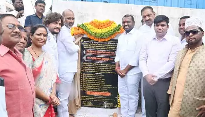 మహిళా అభ్యున్నతి కోసం అనేక పథకాలను అమలు చేస్తున్నాం: బండి సంజయ్ మహిళా అభ్యున్నతి కోసం అనేక పథకాలను అమలు చేస్తున్నాం: బండి సంజయ్