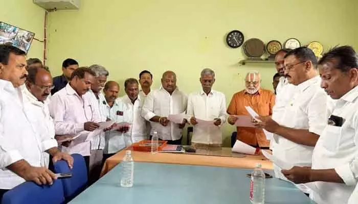 చేనేతలను ఆదుకున్న ఘనత బీఆర్ఎస్ ప్రభుత్వానిదే: మాజీ మంత్రి ఎమ్మెల్యే చేనేతలను ఆదుకున్న ఘనత బీఆర్ఎస్ ప్రభుత్వానిదే: మాజీ మంత్రి ఎమ్మెల్యే