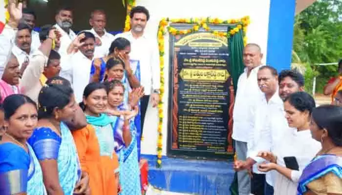 ప్రజలతో మమేకమై సమస్యలకు శాశ్వత పరిష్కారమే ప్రభుత్వ ధ్యేయం ప్రజలతో మమేకమై సమస్యలకు శాశ్వత పరిష్కారమే ప్రభుత్వ ధ్యేయం