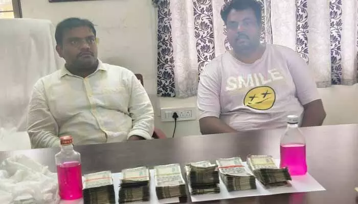 ఏసీబీ స్కెచ్.. అడ్డంగా దొరికిపోయిన మత్య్సశాఖ అధికారి ఏసీబీ స్కెచ్.. అడ్డంగా దొరికిపోయిన మత్య్సశాఖ అధికారి