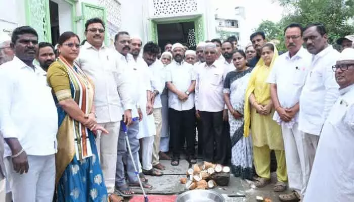 ప్రతి డివిజన్కు రూ.10 కోట్లకు పైగా నిధులు కేటాయించాం: ఎమ్మెల్యే ప్రతి డివిజన్కు రూ.10 కోట్లకు పైగా నిధులు కేటాయించాం: ఎమ్మెల్యే