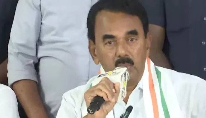 రోషం, పౌరుషం ఉంటే రాజీనామాకు సిద్ధమని చెప్పండి : హరీష్, కేటీఆర్లకు జూపల్లి సవాల్ రోషం, పౌరుషం ఉంటే రాజీనామాకు సిద్ధమని చెప్పండి : హరీష్, కేటీఆర్లకు జూపల్లి సవాల్