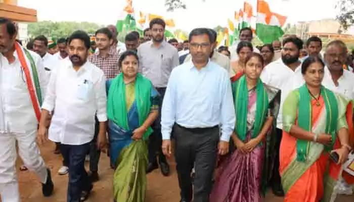 భావితరాల కోసం ప్రతి ఒక్కరూ మొక్కలు నాటి సంరక్షించాలి భావితరాల కోసం ప్రతి ఒక్కరూ మొక్కలు నాటి సంరక్షించాలి