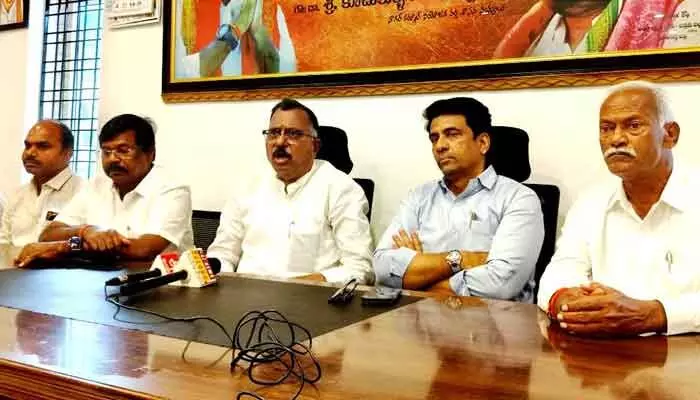 కేసీఆర్ పాలనలో పాలమూరుకు అన్యాయం: ఎంపీ డాక్టర్ మల్లు రవి కేసీఆర్ పాలనలో పాలమూరుకు అన్యాయం: ఎంపీ డాక్టర్ మల్లు రవి