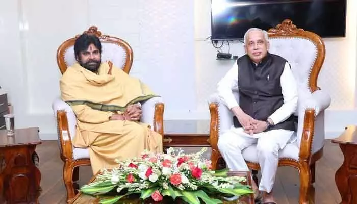 వ్యక్తిత్వ హననంపై పవన్ కల్యాణ్ సీరియస్.. గవర్నర్తో భేటీ వ్యక్తిత్వ హననంపై పవన్ కల్యాణ్ సీరియస్.. గవర్నర్తో భేటీ