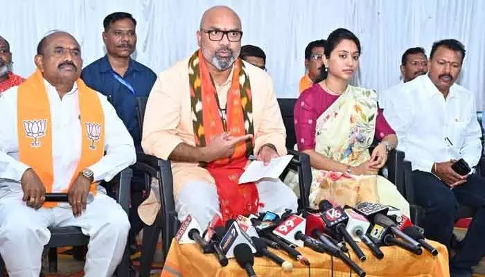 ‘చిల్లర రాజకీయాలు మానేసి.. కేంద్రీయ విద్యాలయానికి 10 ఎకరాలు కేటాయించండి’:ఎంపీ ‘చిల్లర రాజకీయాలు మానేసి.. కేంద్రీయ విద్యాలయానికి 10 ఎకరాలు కేటాయించండి’:ఎంపీ