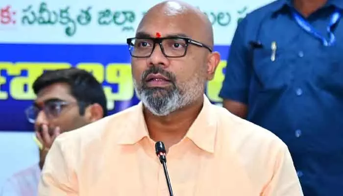 ‘అధికారులు ఒత్తిళ్లకు లొంగకుండా పని చేయాలి’: ఎంపీ ధర్మపురి అరవింద్ ‘అధికారులు ఒత్తిళ్లకు లొంగకుండా పని చేయాలి’: ఎంపీ ధర్మపురి అరవింద్