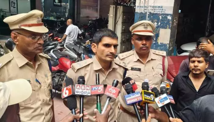 సికింద్రాబాద్ చంద్రలోక్ కాంప్లెక్స్లో భద్రత సున్నా సికింద్రాబాద్ చంద్రలోక్ కాంప్లెక్స్లో భద్రత సున్నా