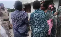 సీఎం పర్యటన వేళ ఉద్రిక్తత.. గోకారం -ఎర్రవెల్లి ముంపు బాధితుల ముందస్తు అరెస్ట్ సీఎం పర్యటన వేళ ఉద్రిక్తత.. గోకారం -ఎర్రవెల్లి ముంపు బాధితుల ముందస్తు అరెస్ట్