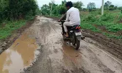 చినుకు పడితే చాలు చిత్తడే..!
