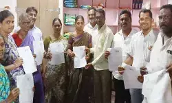 ఎన్యూమరేషన్ ఫారాల పంపిణీలో రికార్డ్.. మండలంలో 100 శాతం పూర్తి! ఎన్యూమరేషన్ ఫారాల పంపిణీలో రికార్డ్.. మండలంలో 100 శాతం పూర్తి!
