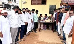 పొరపాట్లు జరగకుండా ప్రతి దరఖాస్తును క్షుణ్ణంగా పరిశీలించాలి : ఎమ్మెల్యే పొరపాట్లు జరగకుండా ప్రతి దరఖాస్తును క్షుణ్ణంగా పరిశీలించాలి : ఎమ్మెల్యే