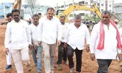 మల్లాపూర్లో 100 పడకల ప్రభుత్వ ఆసుపత్రి పనులను పరిశీలించిన ఎమ్మెల్యే మల్లాపూర్లో 100 పడకల ప్రభుత్వ ఆసుపత్రి పనులను పరిశీలించిన ఎమ్మెల్యే