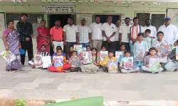 చదువులో విద్యార్థులు రాణించాలి : చందా సైదాబాబు