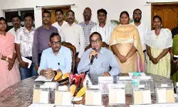 మొదటిసారి బీటీ పత్తి రకాన్ని విడుదల చేసిన వ్యవసాయ వర్సిటీ మొదటిసారి బీటీ పత్తి రకాన్ని విడుదల చేసిన వ్యవసాయ వర్సిటీ