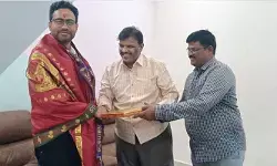 డీఎఫ్వో సిద్ధార్థ విక్రమ్ సింగ్ను కలిసిన ఏరియా జీఎం షాలేం రాజు డీఎఫ్వో సిద్ధార్థ విక్రమ్ సింగ్ను కలిసిన ఏరియా జీఎం షాలేం రాజు