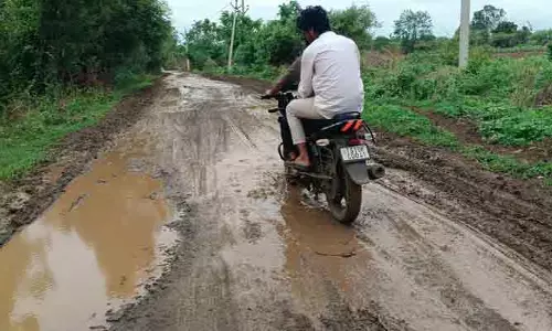 చినుకు పడితే చాలు చిత్తడే..!