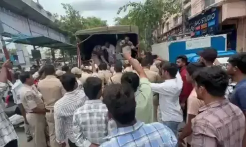 మరోసారి దిల్‌సుఖ్‌నగర్‌లో రోడ్డెక్కిన నిరుద్యోగులు.. పోస్టులు పెంచాలంటూ డిమాండ్