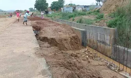 మళ్లీ దెబ్బతిన్న సీతారామ కాలువ రిటైనింగ్ వాల్